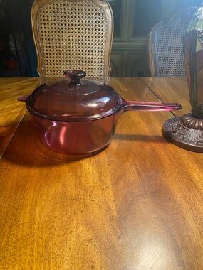 Corningware Visions 2.5 Qt Cranberry Saucepan with Lid